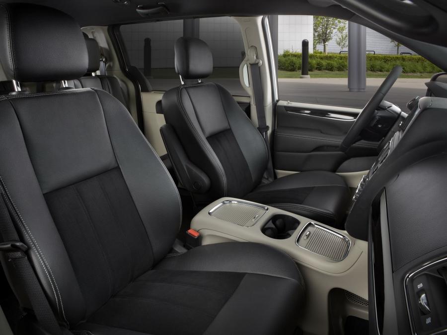  Dodge Grand Caravan 30th Anniversary 2013 года  (фото 7 из 12)